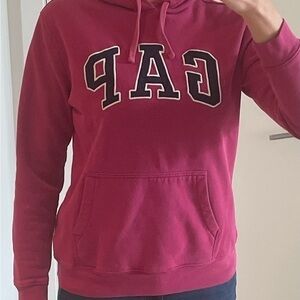 Gap Classic Pull-over Hoodie in Raspberry. Medium